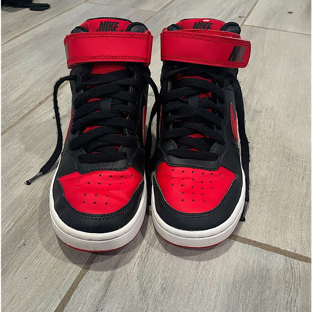 Nike Borough Court Mid 2